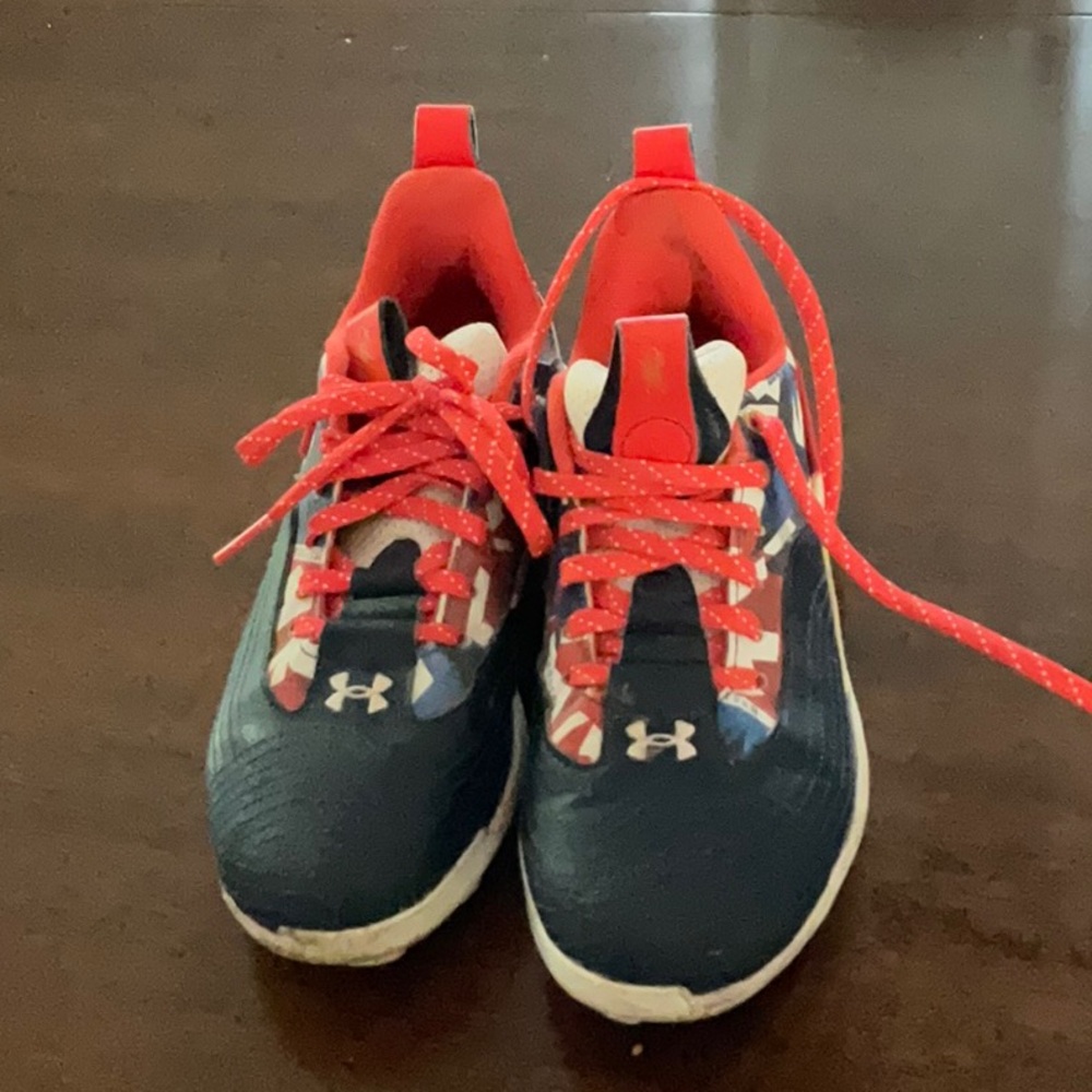 Boys UnderArmour Baseball cleats size 2Y